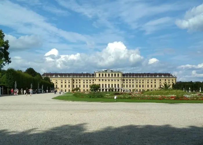 Mariahilfer 5 Min To The Schoenbrunn Palace And Shopping Center Apartment *