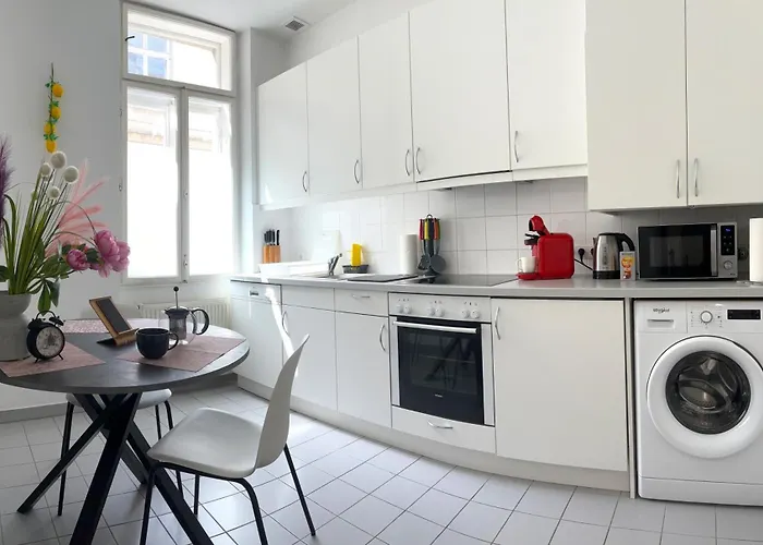 Mariahilfer 5 Min To The Schoenbrunn Palace And Shopping Center