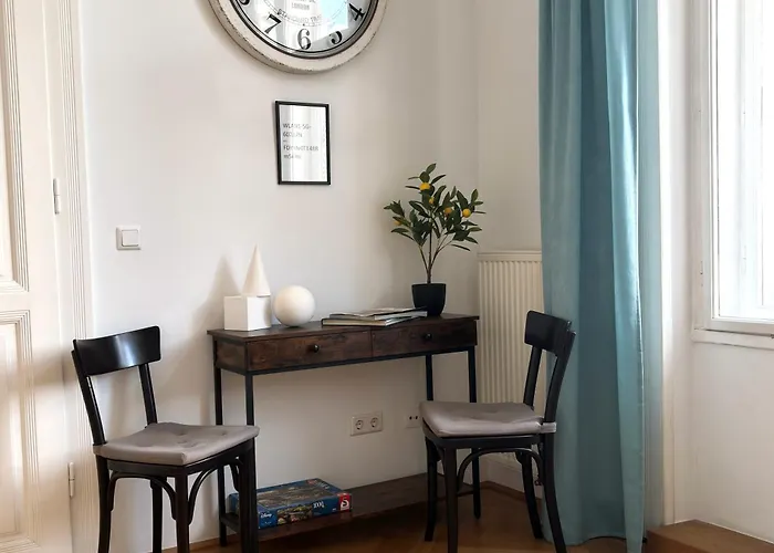 Mariahilfer 5 Min To The Schoenbrunn Palace And Shopping Center Apartment *